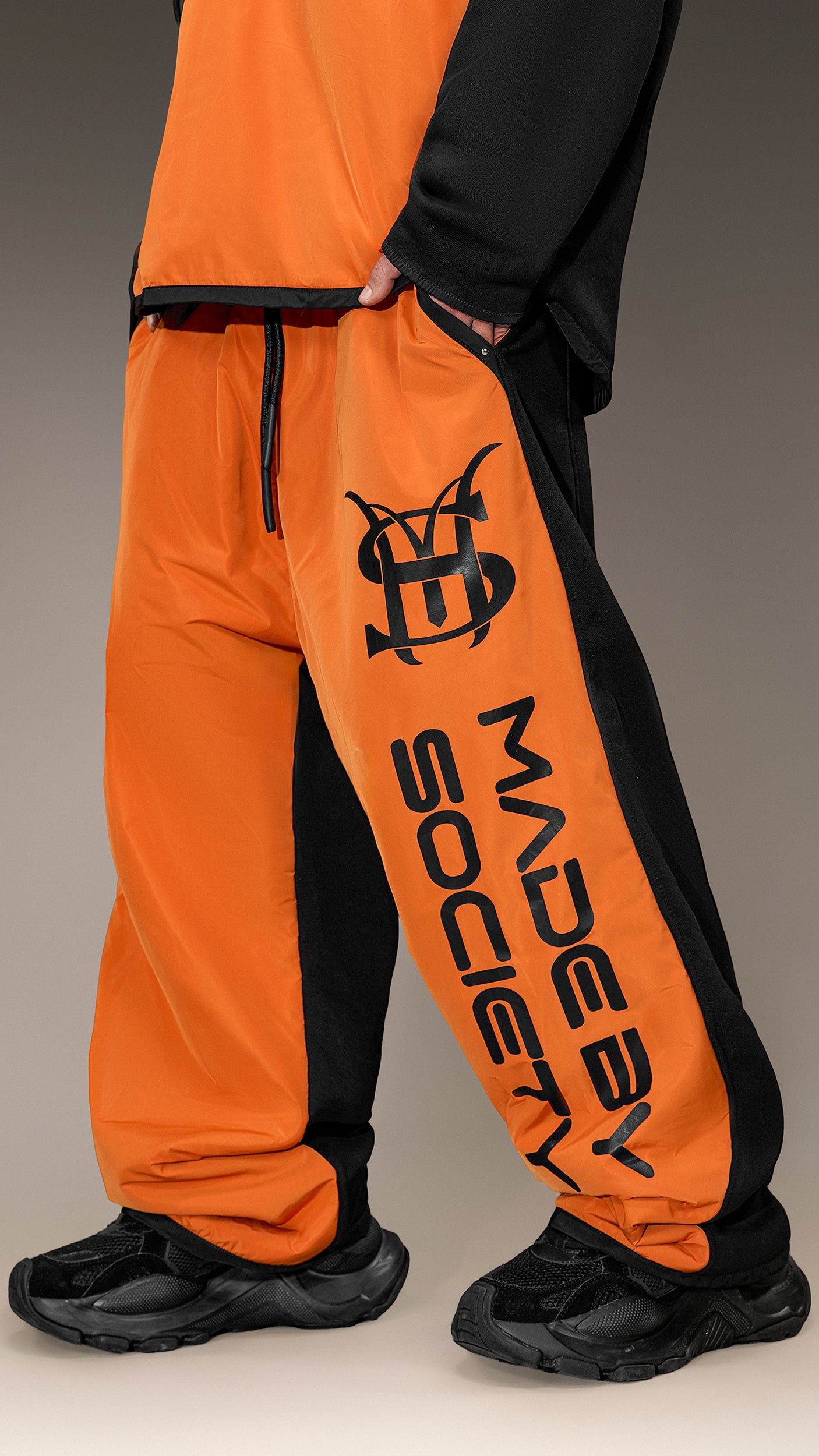 Pantaloni Oversized Made by Society – P16020