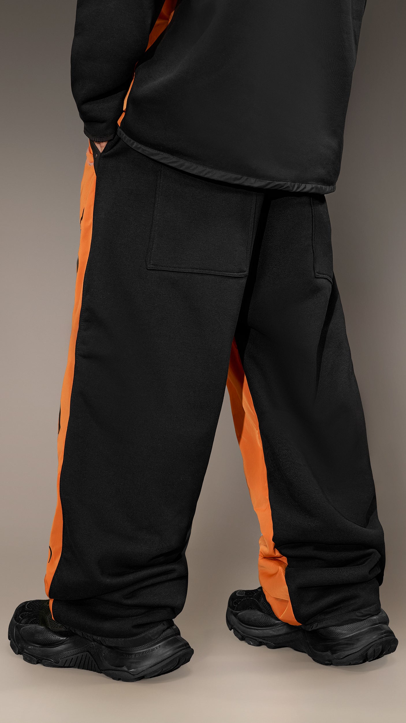 Pantaloni Oversized Made by Society – P16020