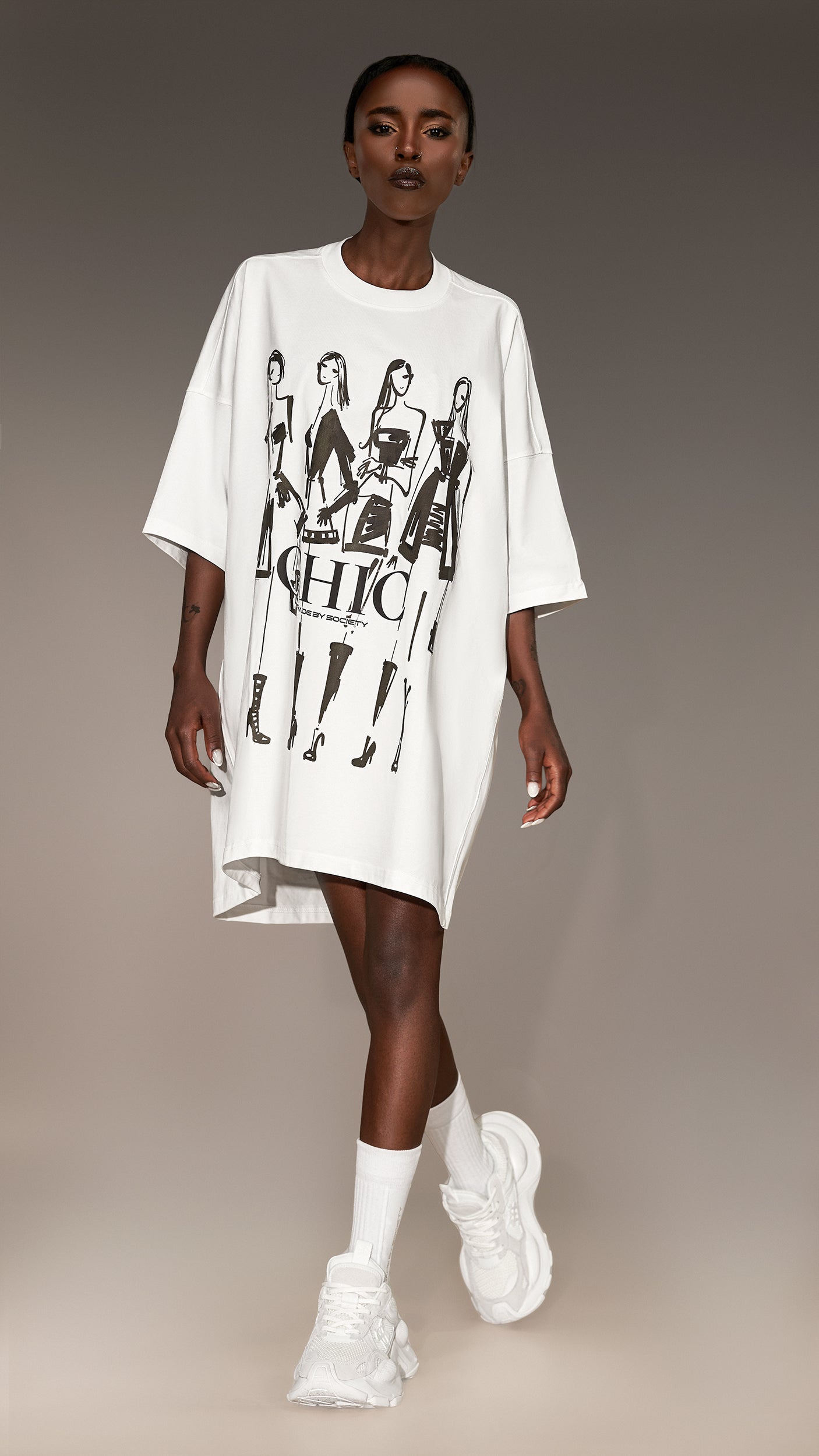 Оверсайз тениска "CHIC" - T26346