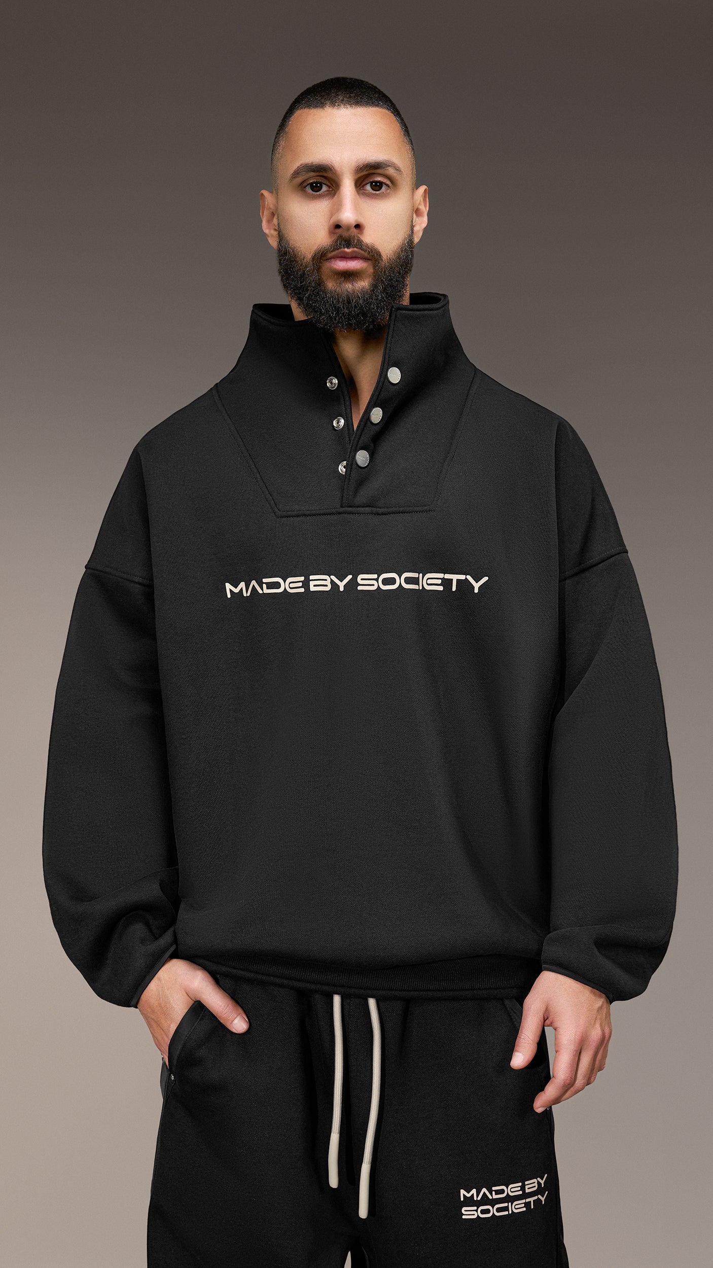 Суитшърт "Made by Society" с капси - H16004