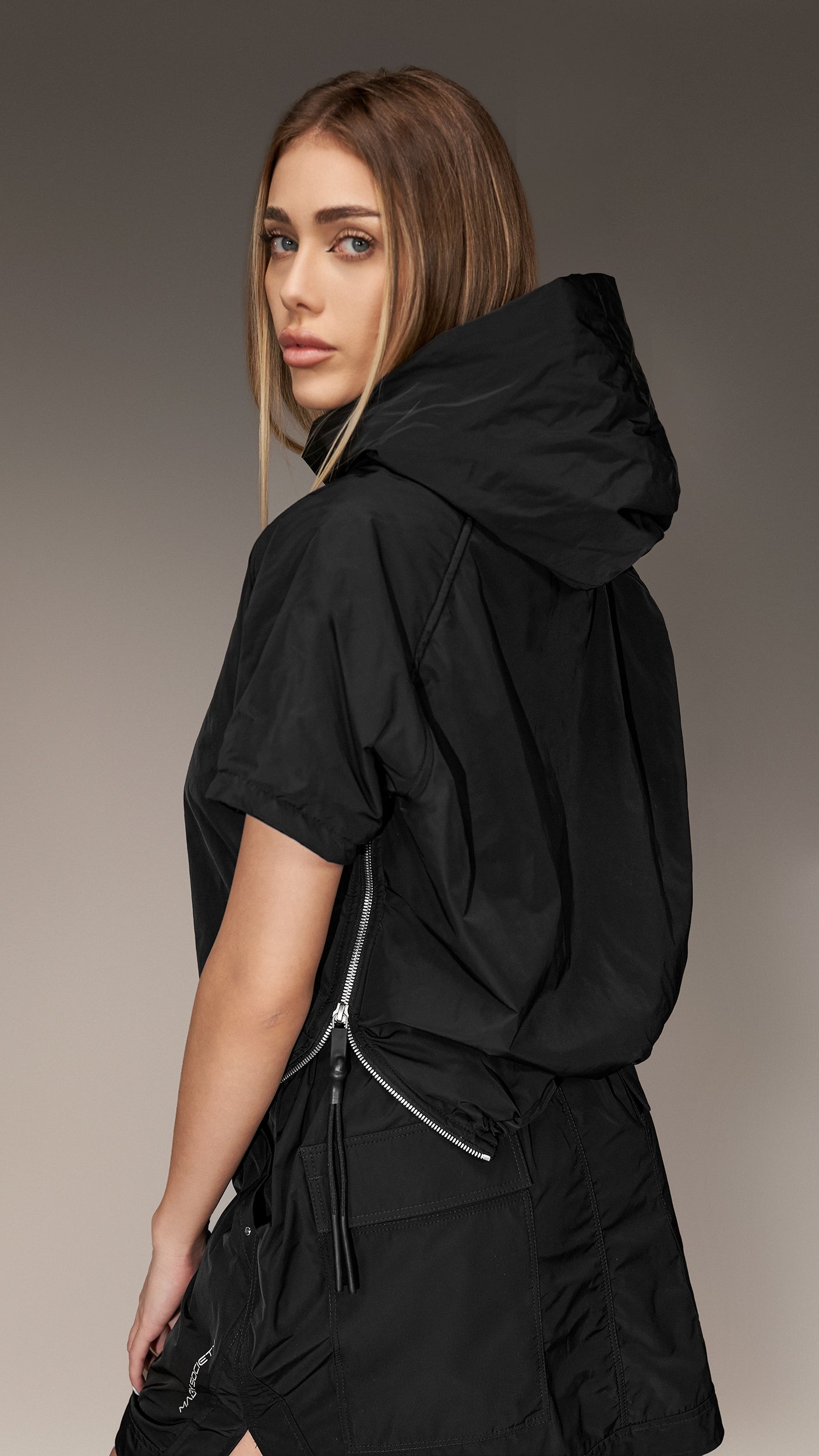 Тениска с качулка - H24015