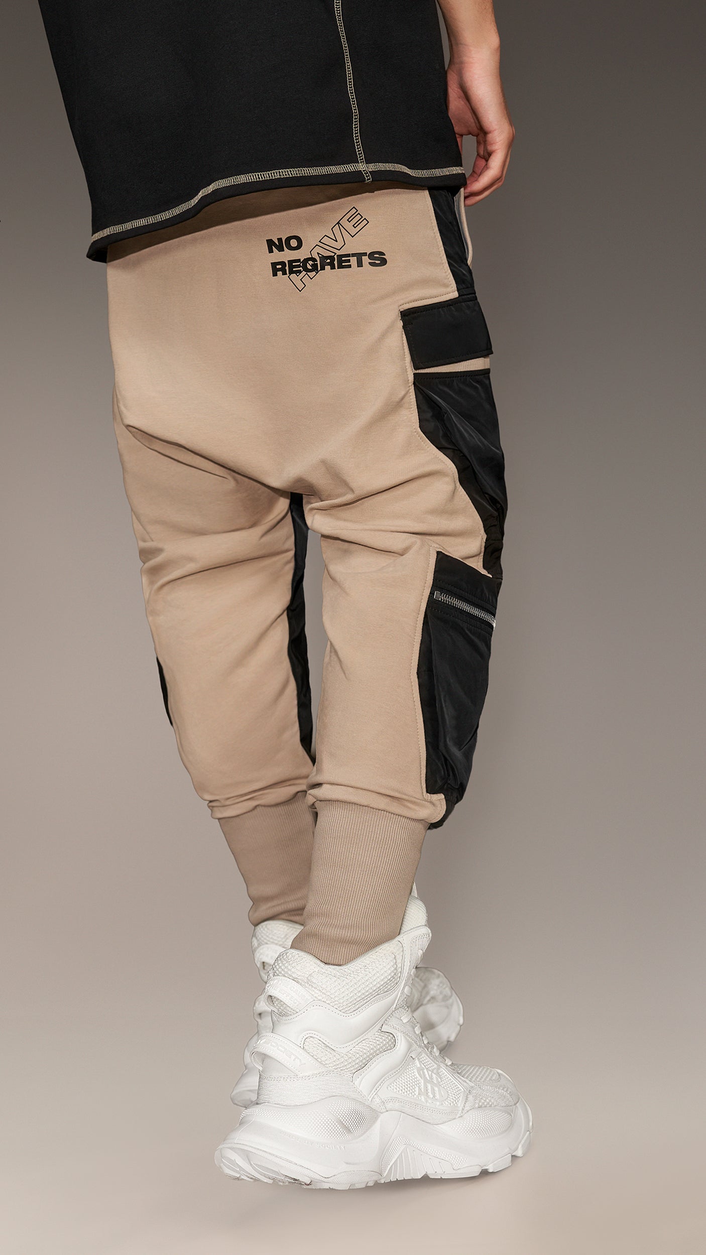 Pantaloni "NO REGRETS" - P14635