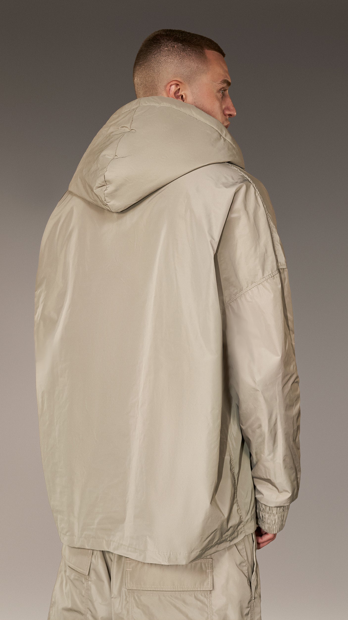 Суитшърт с деколте - H16475