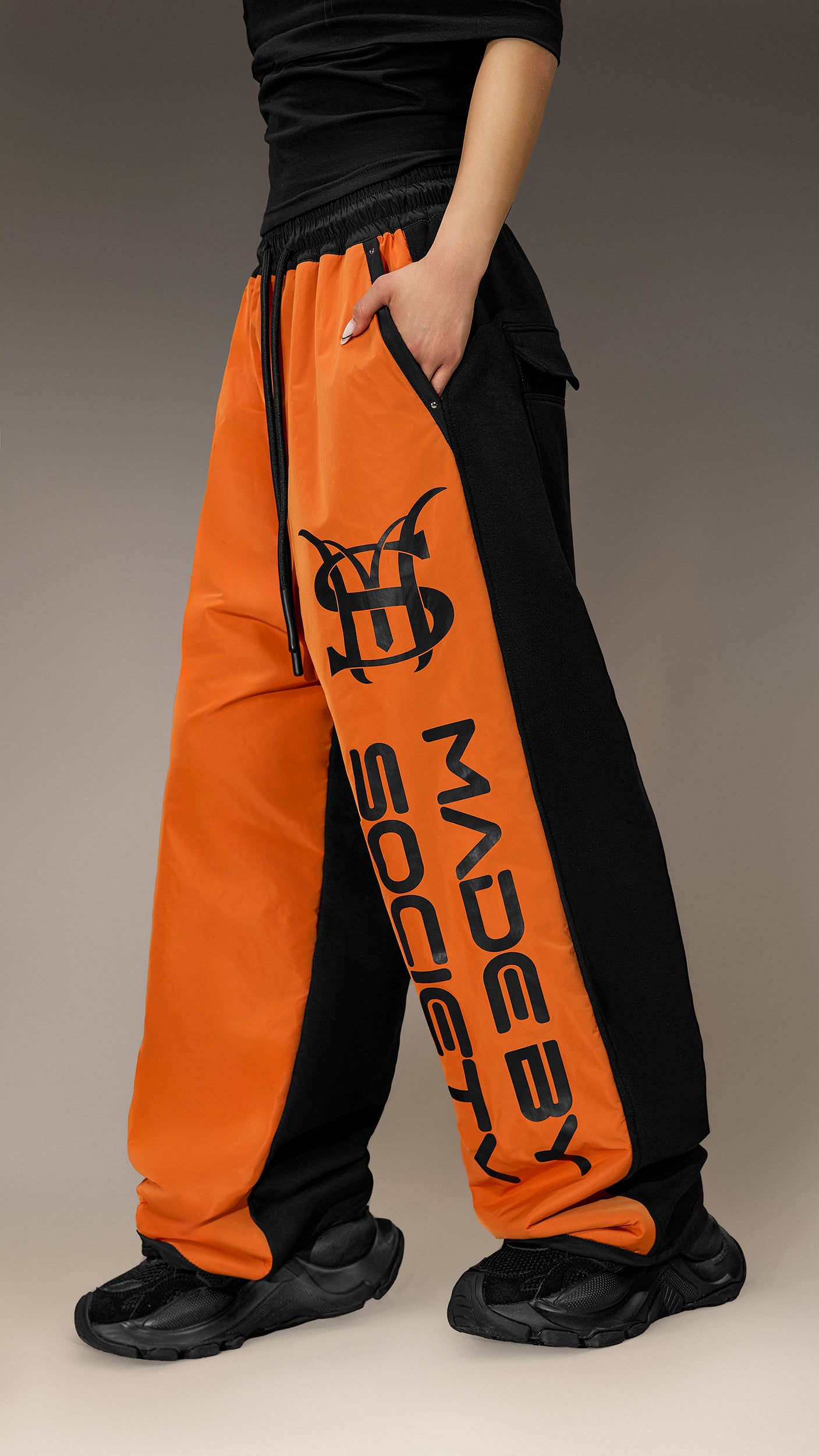 Pantaloni Oversized Made By Society – P26041