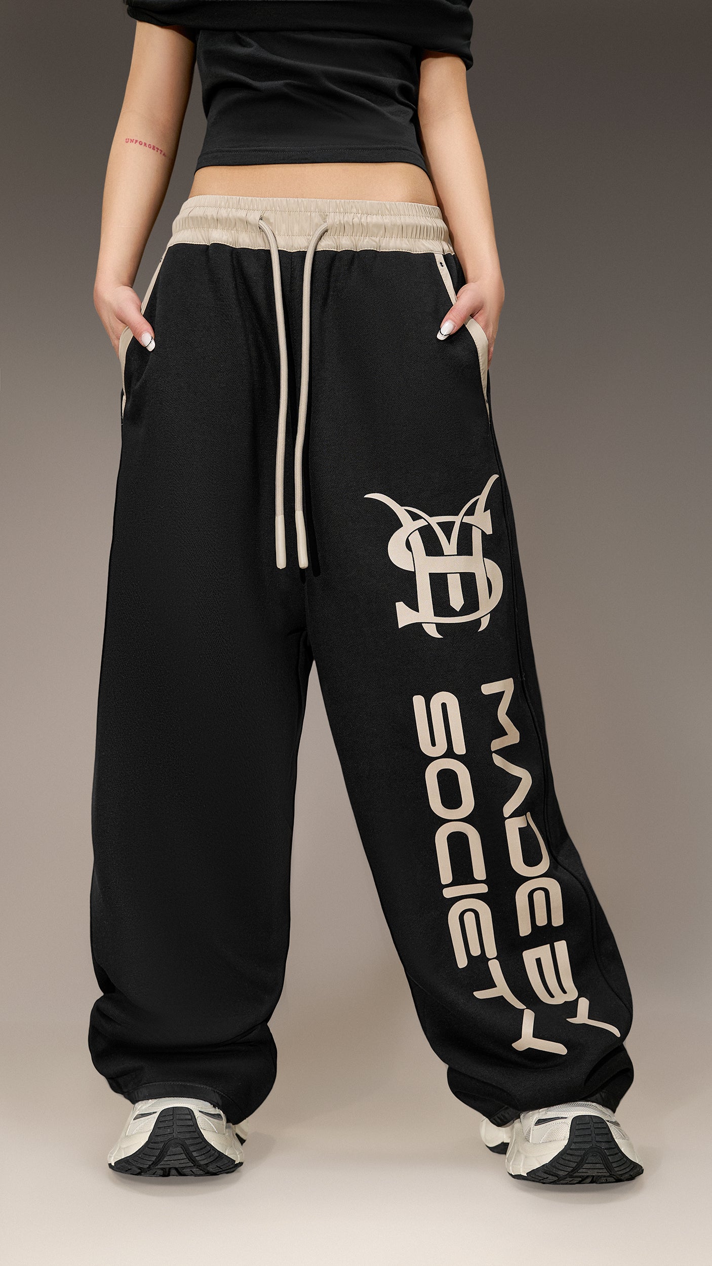 Оверсайз панталони Made By Society – P26030