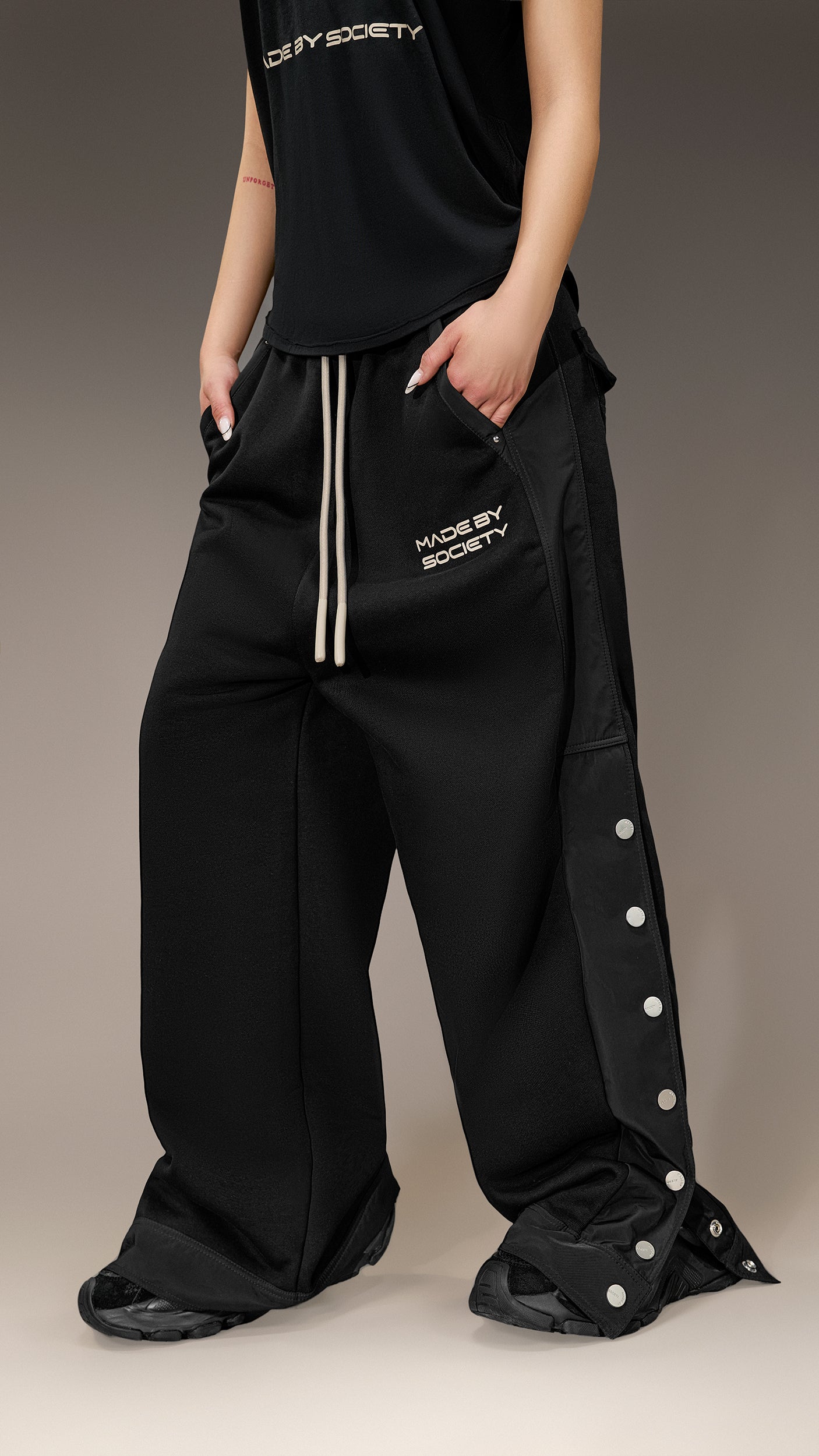 Pantaloni cu capse Made By Society - P26037
