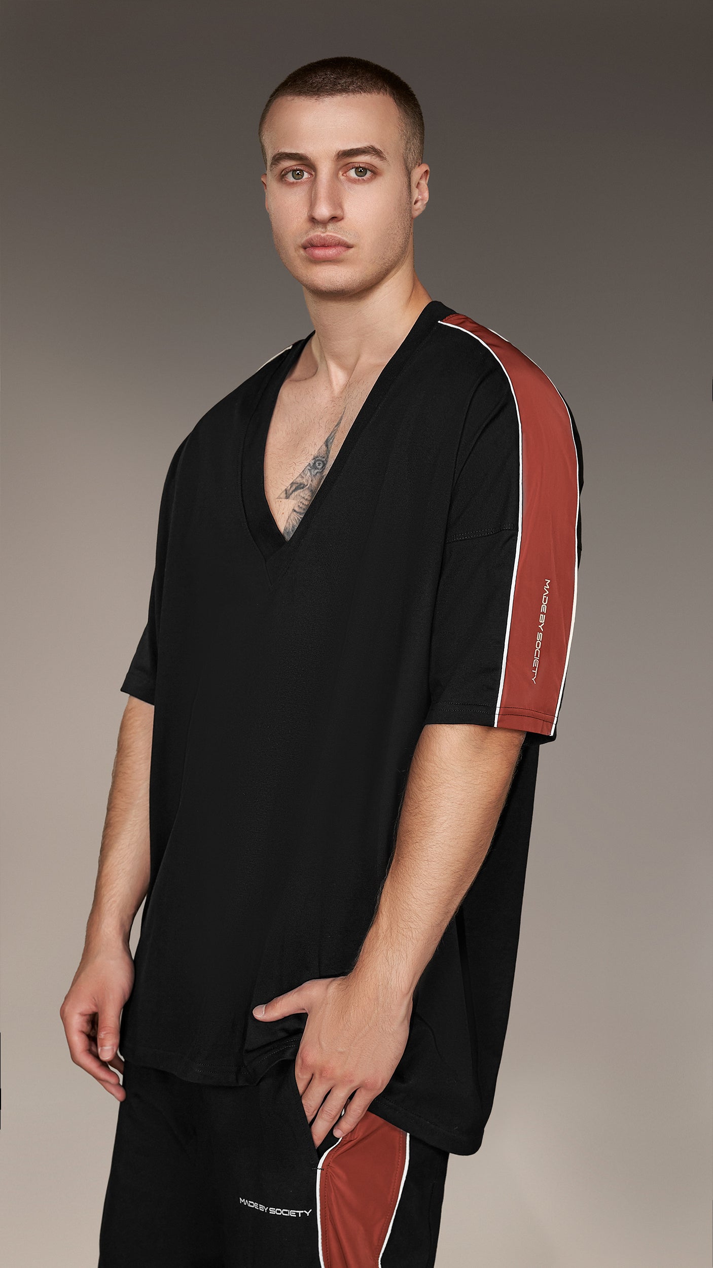 Дълбоко деколте тениска - T16675