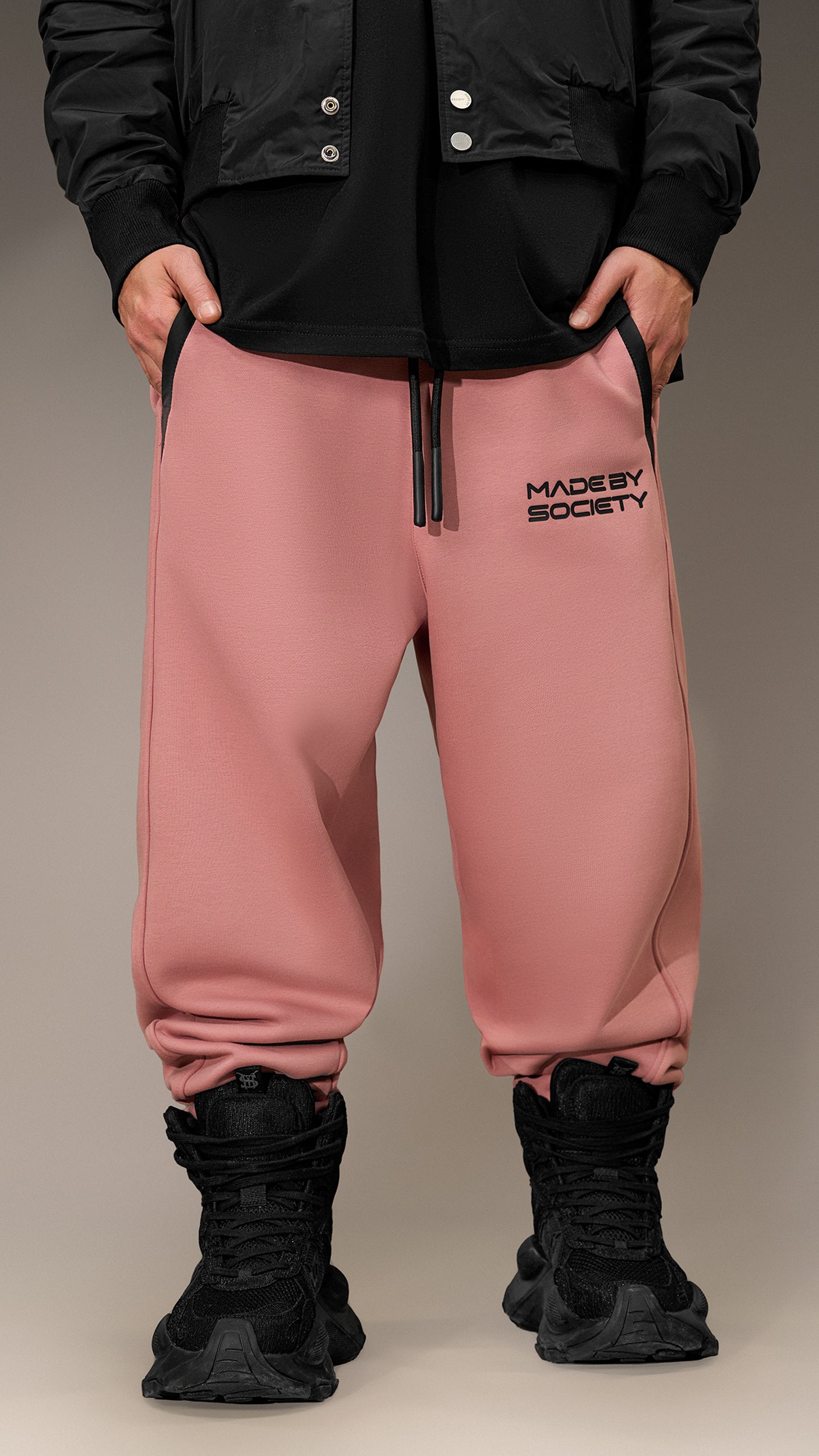 Pantaloni Jogger „Made by Society” – P16103