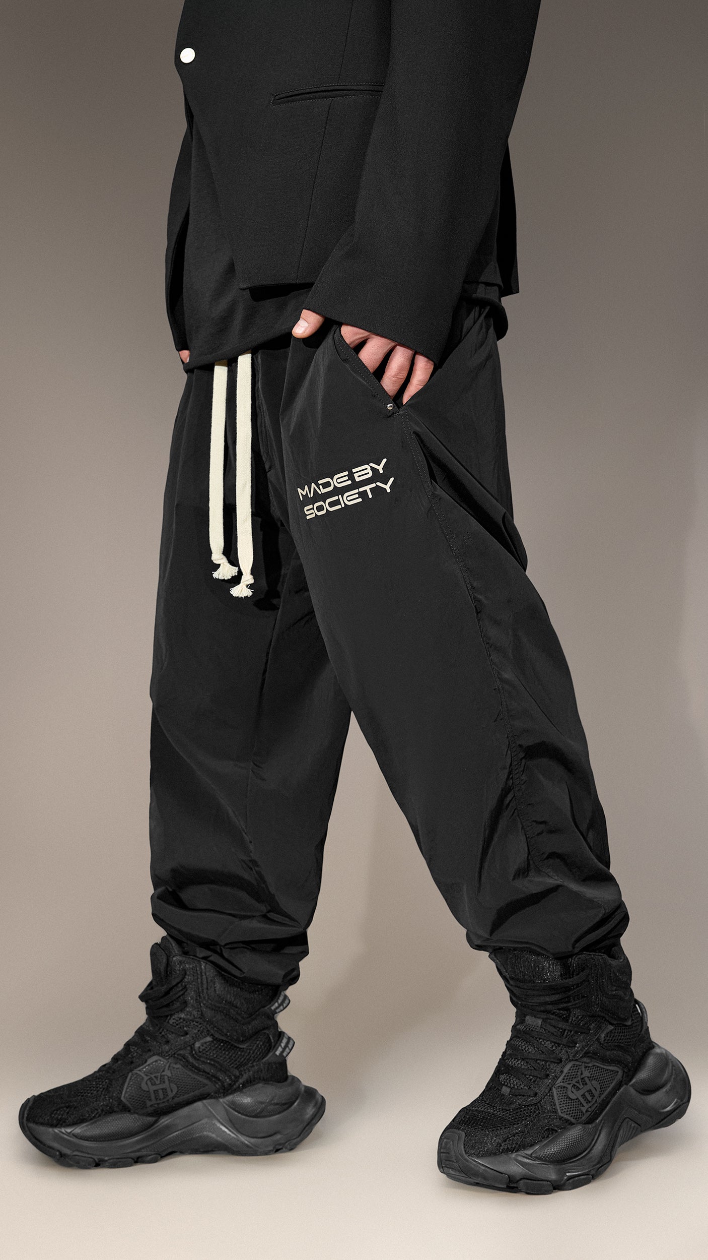 Pantaloni Jogger Negri „Made by Society” - P15829