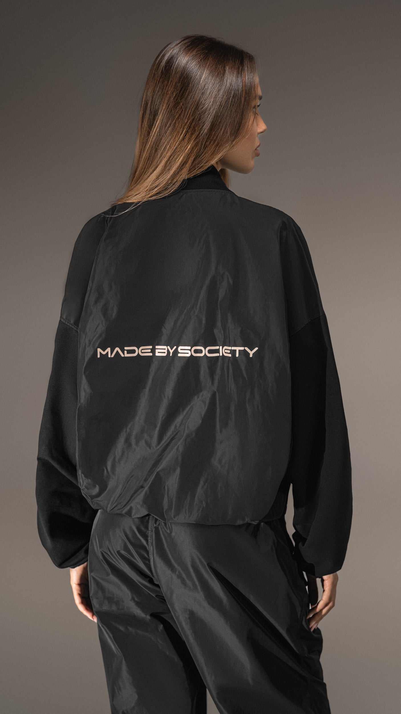 Суичър „Made by Society” – Изчистен Комфорт – H25811